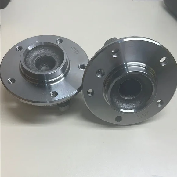 Silver Wheel Hub Assembly - Picture 4 of 4